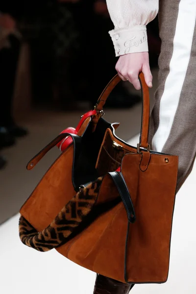 Look 32